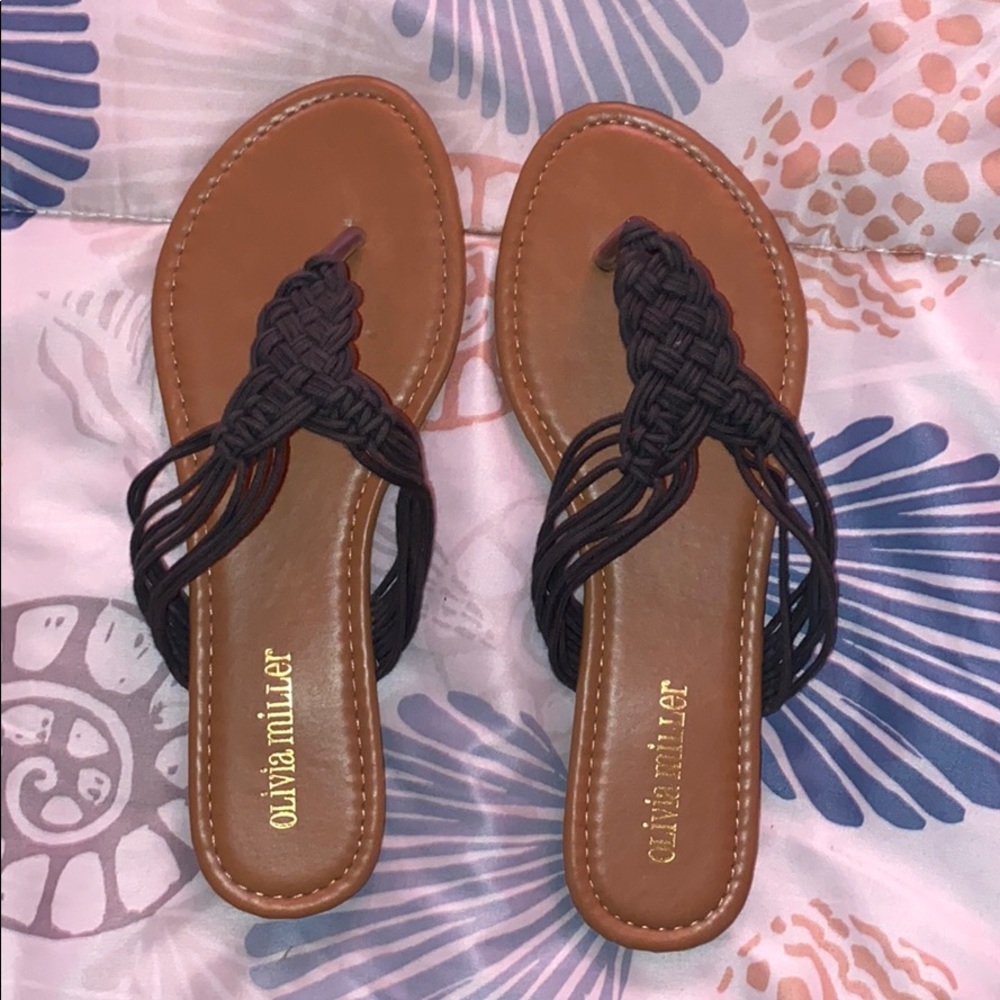 Super cute Olivia Miller flip flops in Olive green